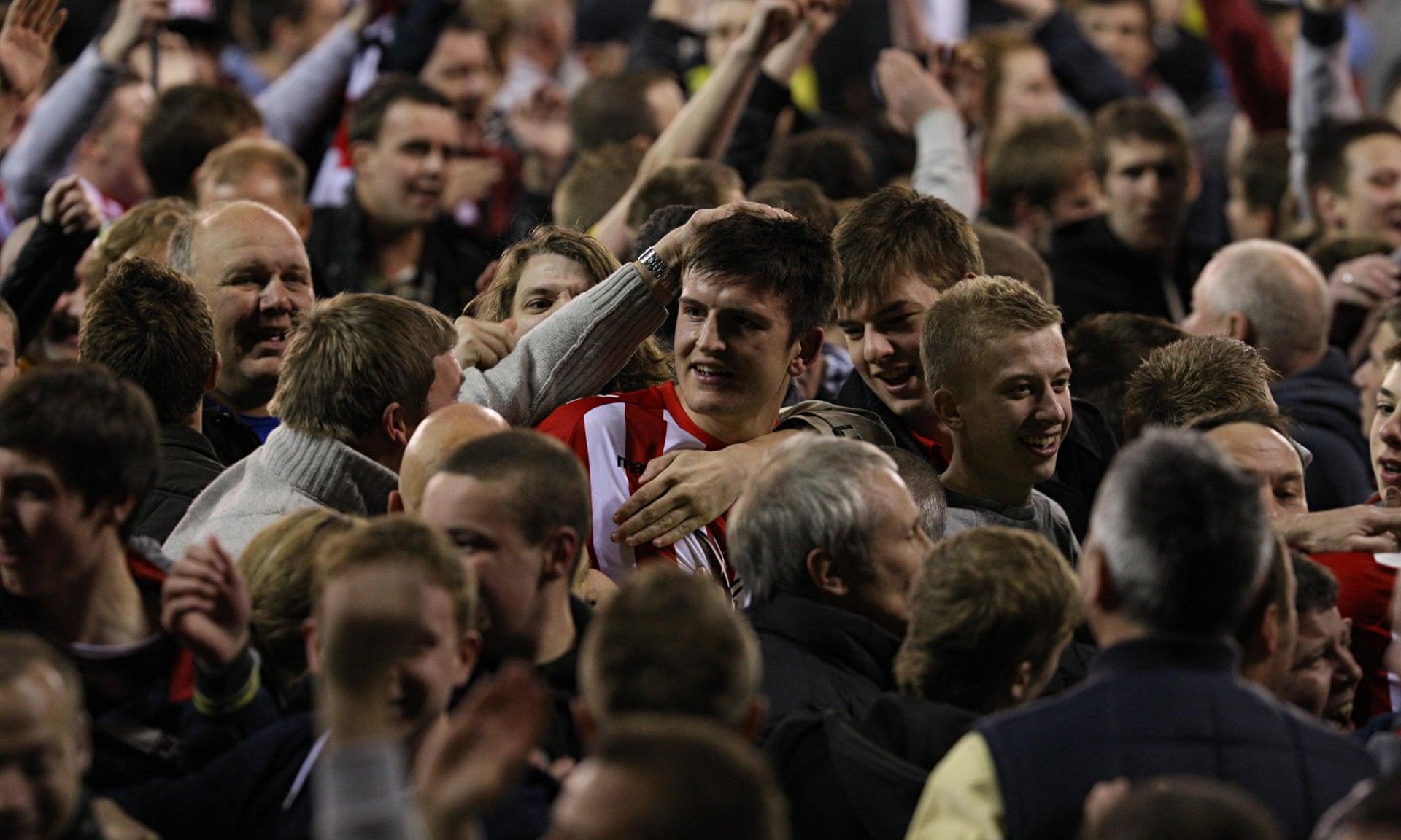 曼城则通过 曼城则通过